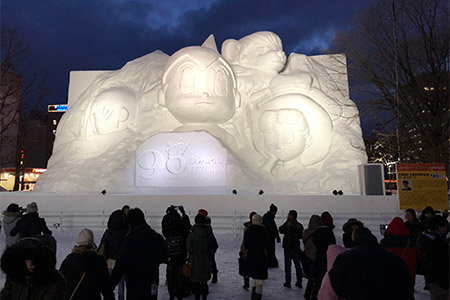 手塚治虫生誕90周年が記念された「オールスターズ」も大雪像に！